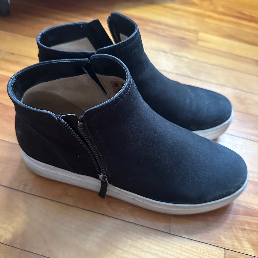 Naturalizer Black Ankle Boots